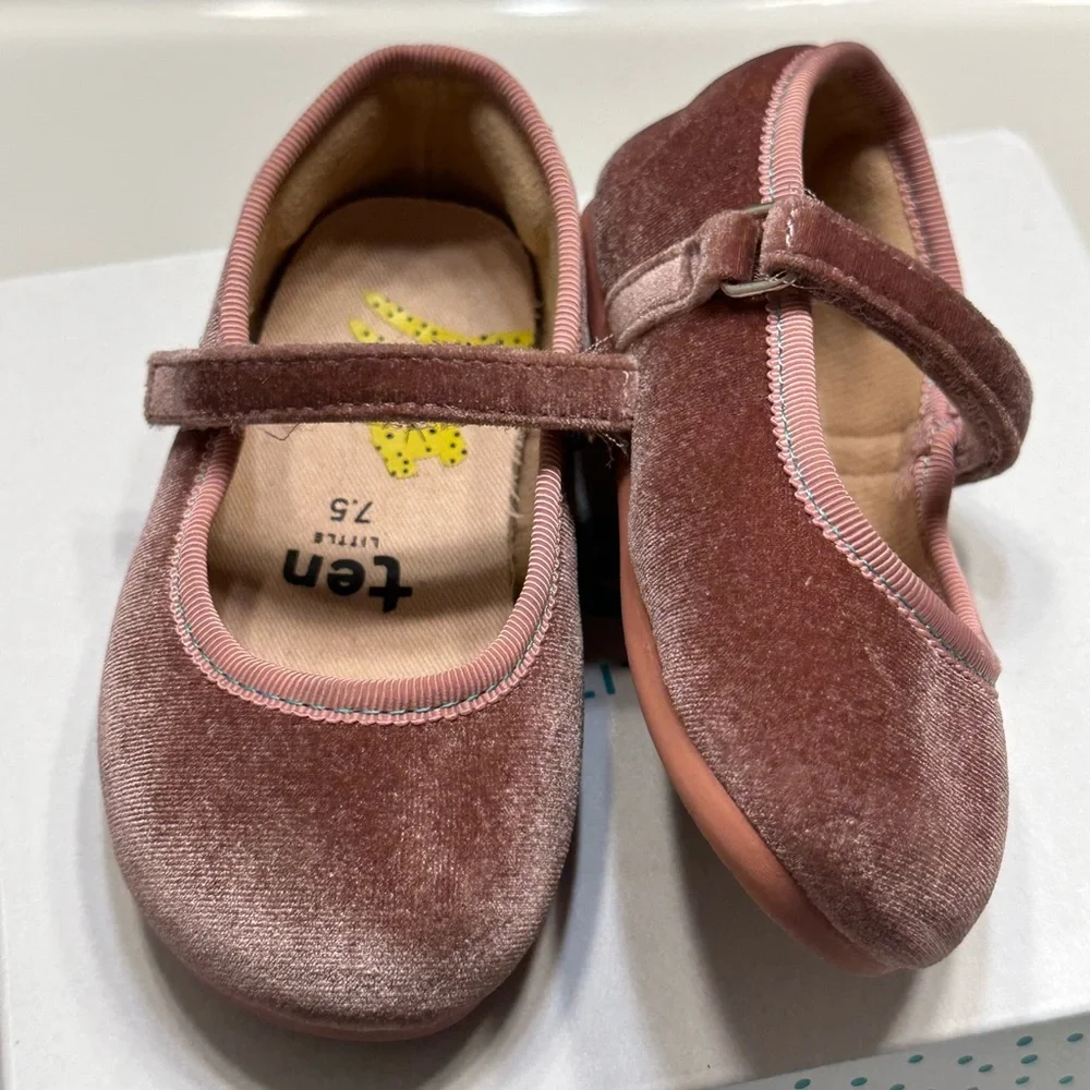 Ten Little Girls' Pink Velvet Mary Jane Dress Shoes